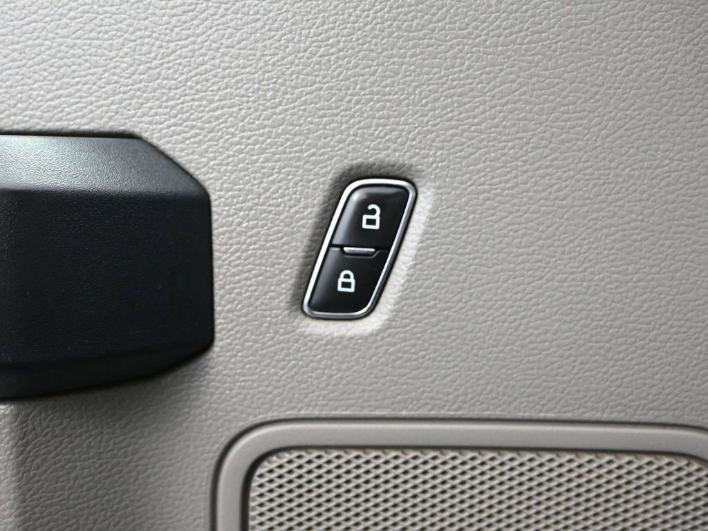 Used 2022 Ford F250 XL w/ Power Equipment Group image 22