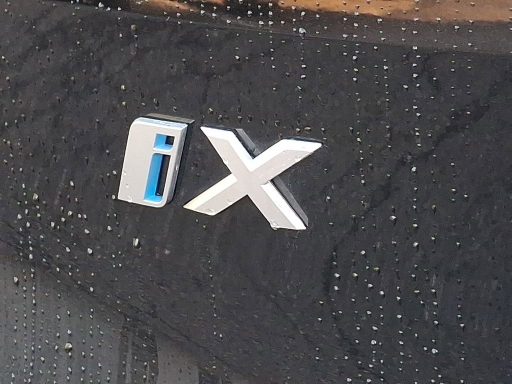 Used 2023 BMW iX xDrive50 w/ Sport Package AWD/4WD image 30