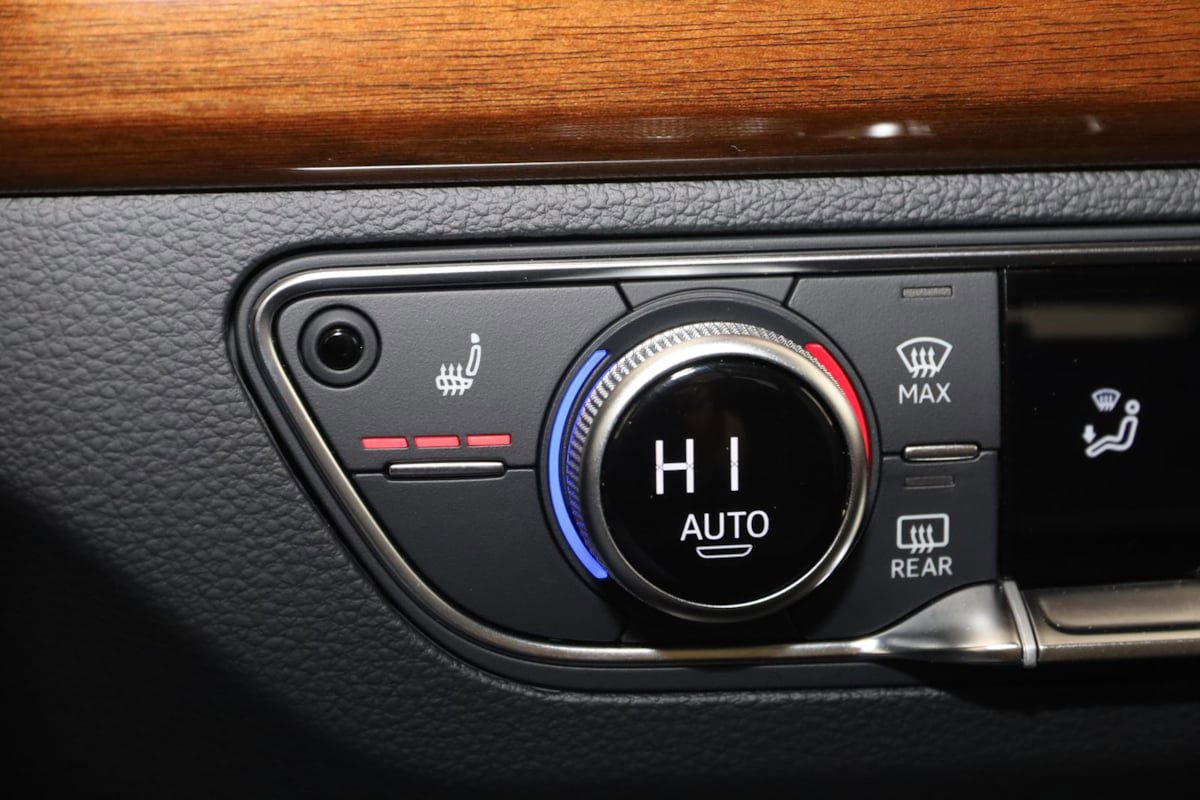 Used 2024 Audi Q5 e Premium Plus w/ Premium Plus Package image 8