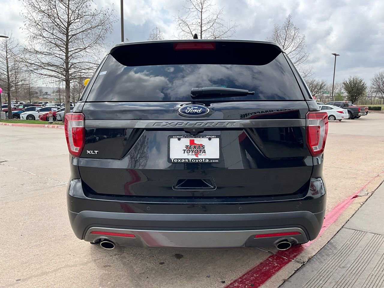 Used 2017 Ford Explorer XLT w/ Equipment Group 202A image 7