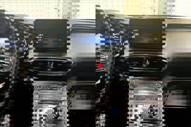 Used 2023 Hyundai Santa Fe SEL w/ Premium Package image 6