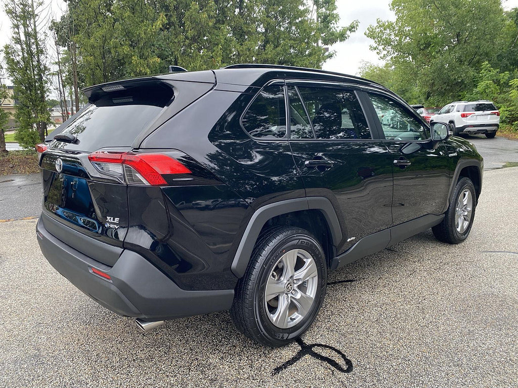 Used 2025 Toyota RAV4 XLE w/ Convenience Package AWD/4WD image 37
