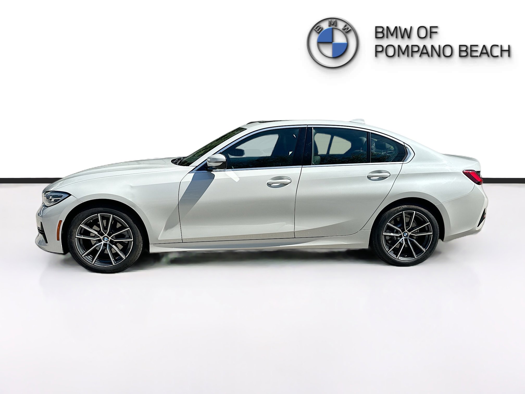 Used 2021 BMW 330i xDrive Sedan w/ Convenience Package AWD/4WD image 4