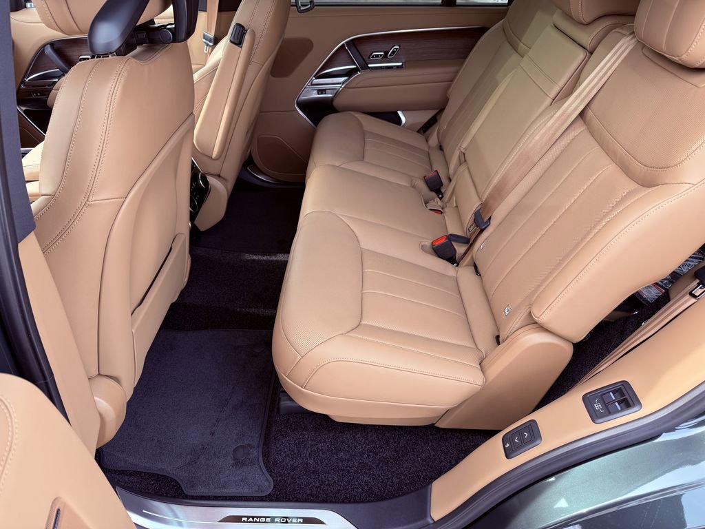 New 2026 Land Rover Range Rover Long Wheelbase SE image 11