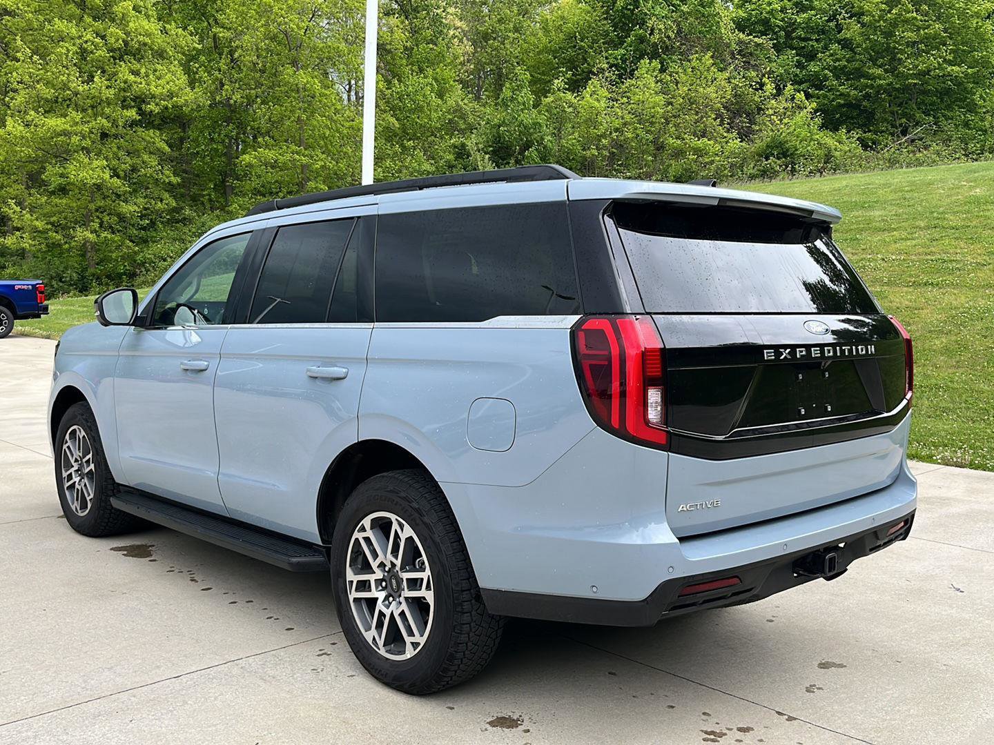 Used 2025 Ford Expedition Active AWD/4WD image 7