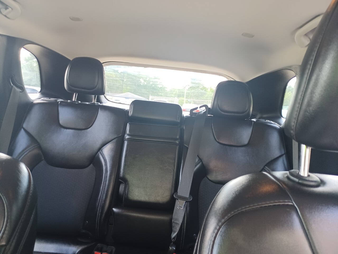 Used 2019 Jeep Cherokee Latitude Plus w/ Comfort/Convenience Group FWD image 7