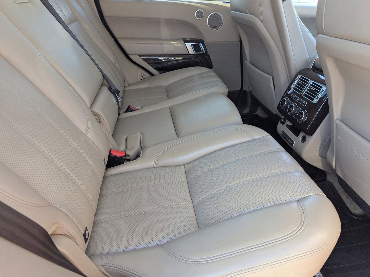 Used 2016 Land Rover Range Rover Supercharged image 11