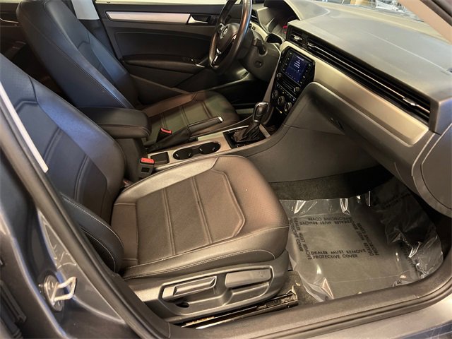 Used 2021 Volkswagen Passat 2.0T SE image 8