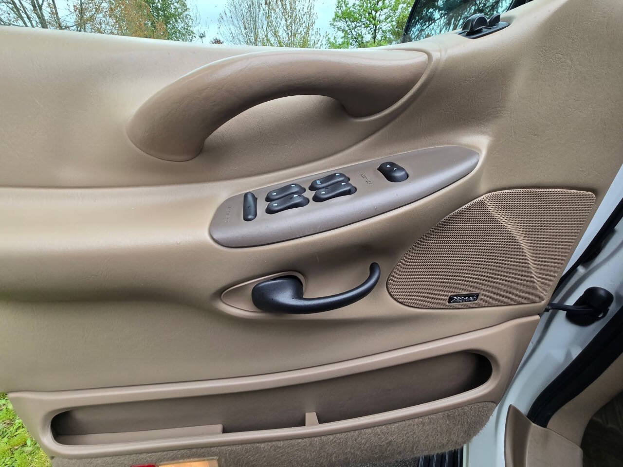 Used 1997 Ford Expedition XLT AWD/4WD image 27