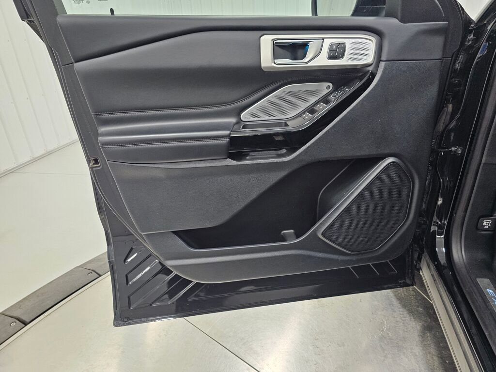 Used 2021 Ford Explorer Platinum w/ Equipment Group 601A image 39