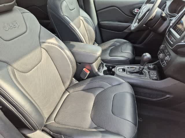Used 2022 Jeep Cherokee Latitude Lux w/ Sun & Sound Group AWD/4WD image 23