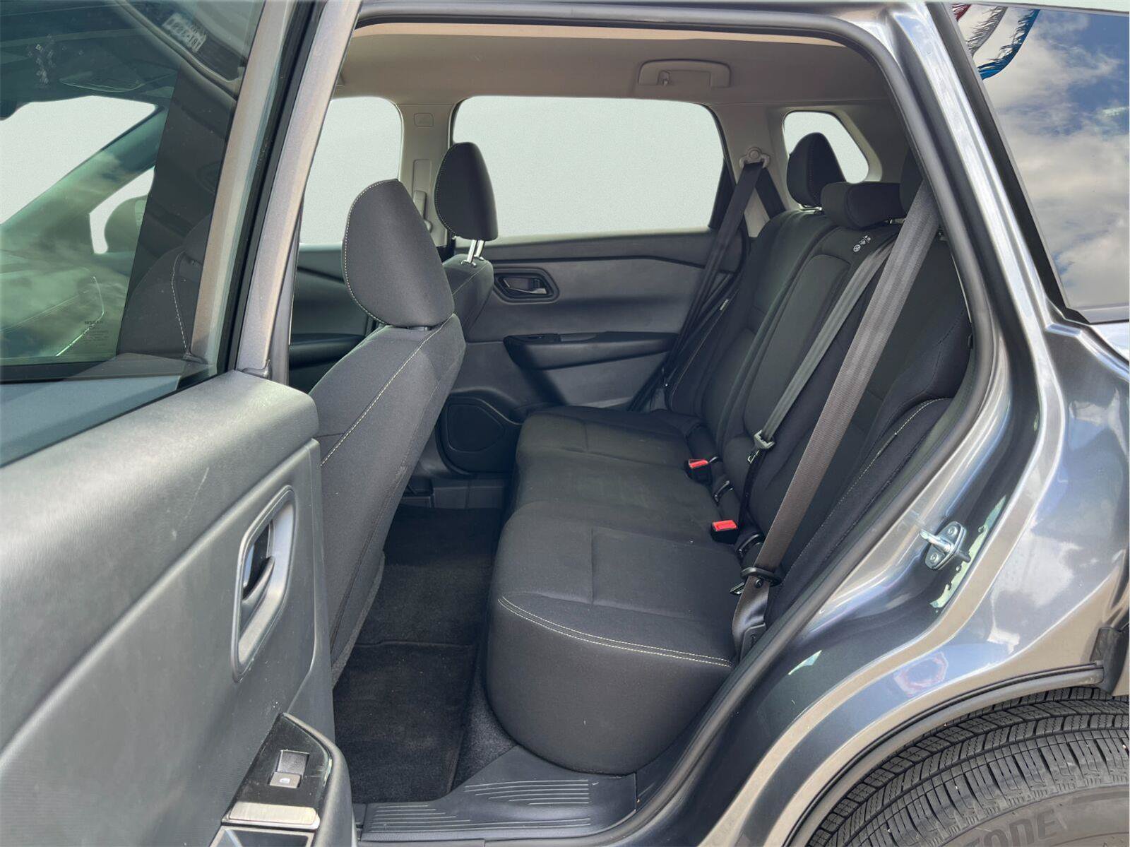 Used 2025 Nissan Rogue S FWD image 12