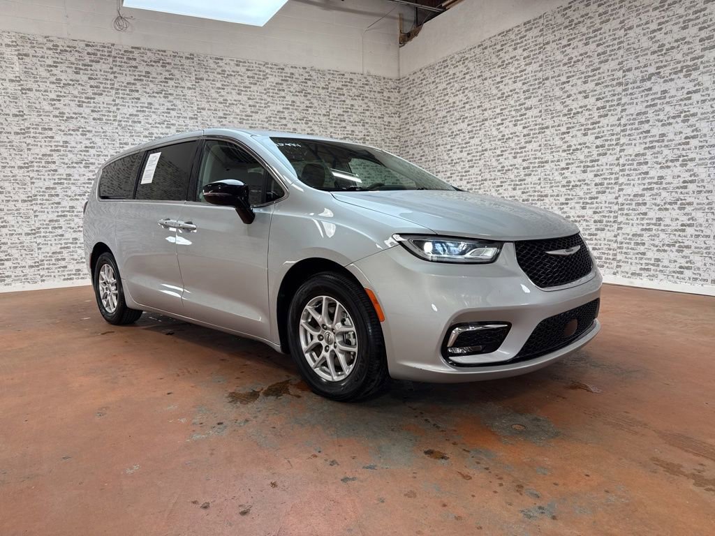 Used 2024 Chrysler Pacifica Touring-L