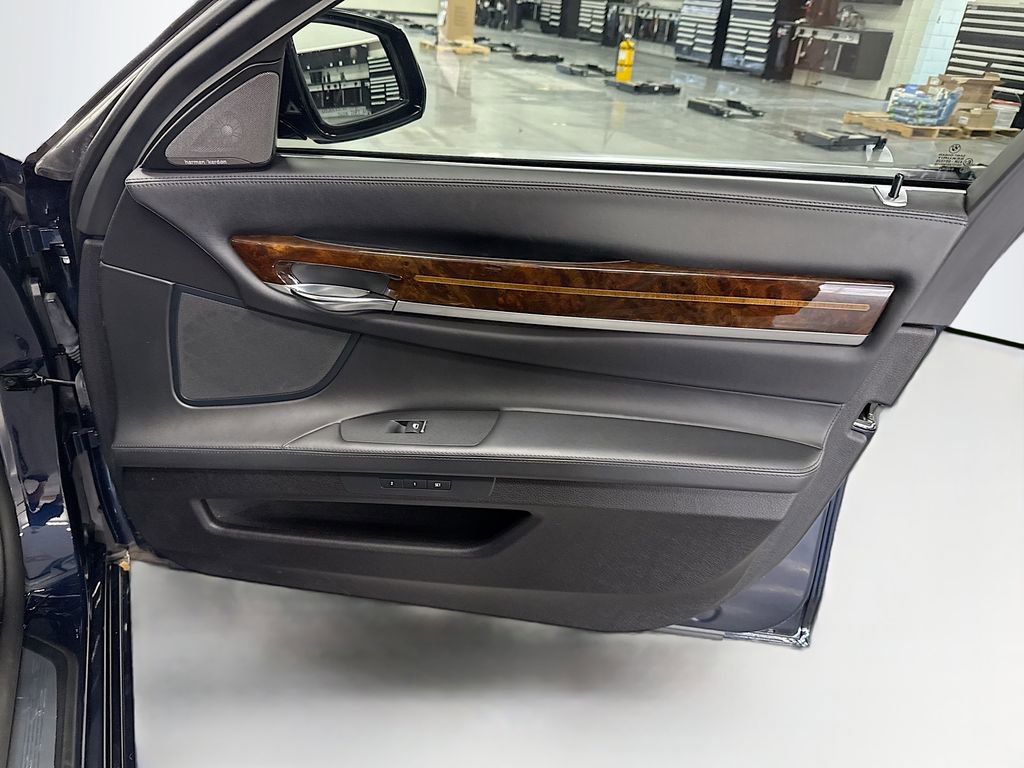 Used 2015 BMW 750Li image 24
