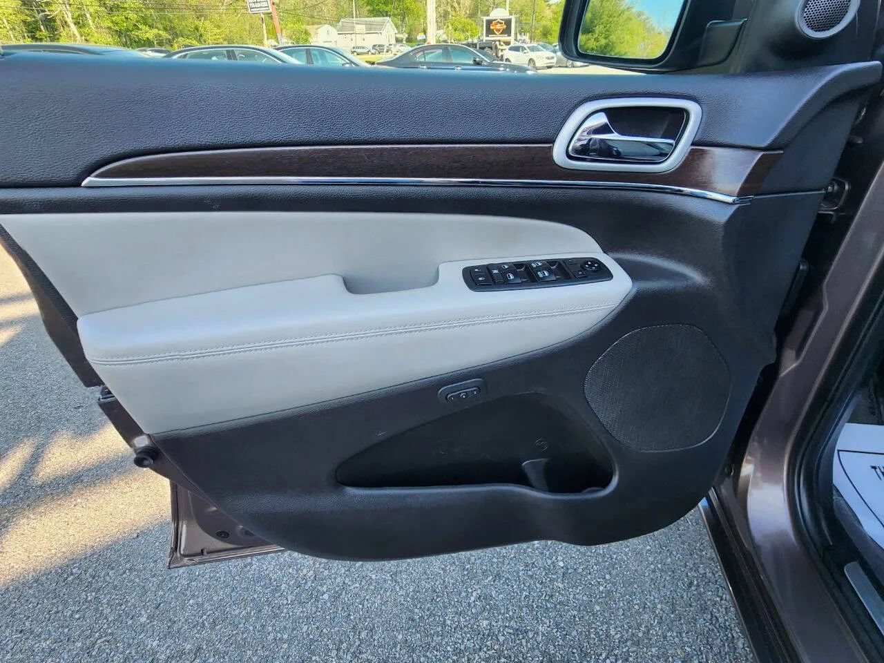 Used 2018 Jeep Grand Cherokee Limited AWD/4WD image 10