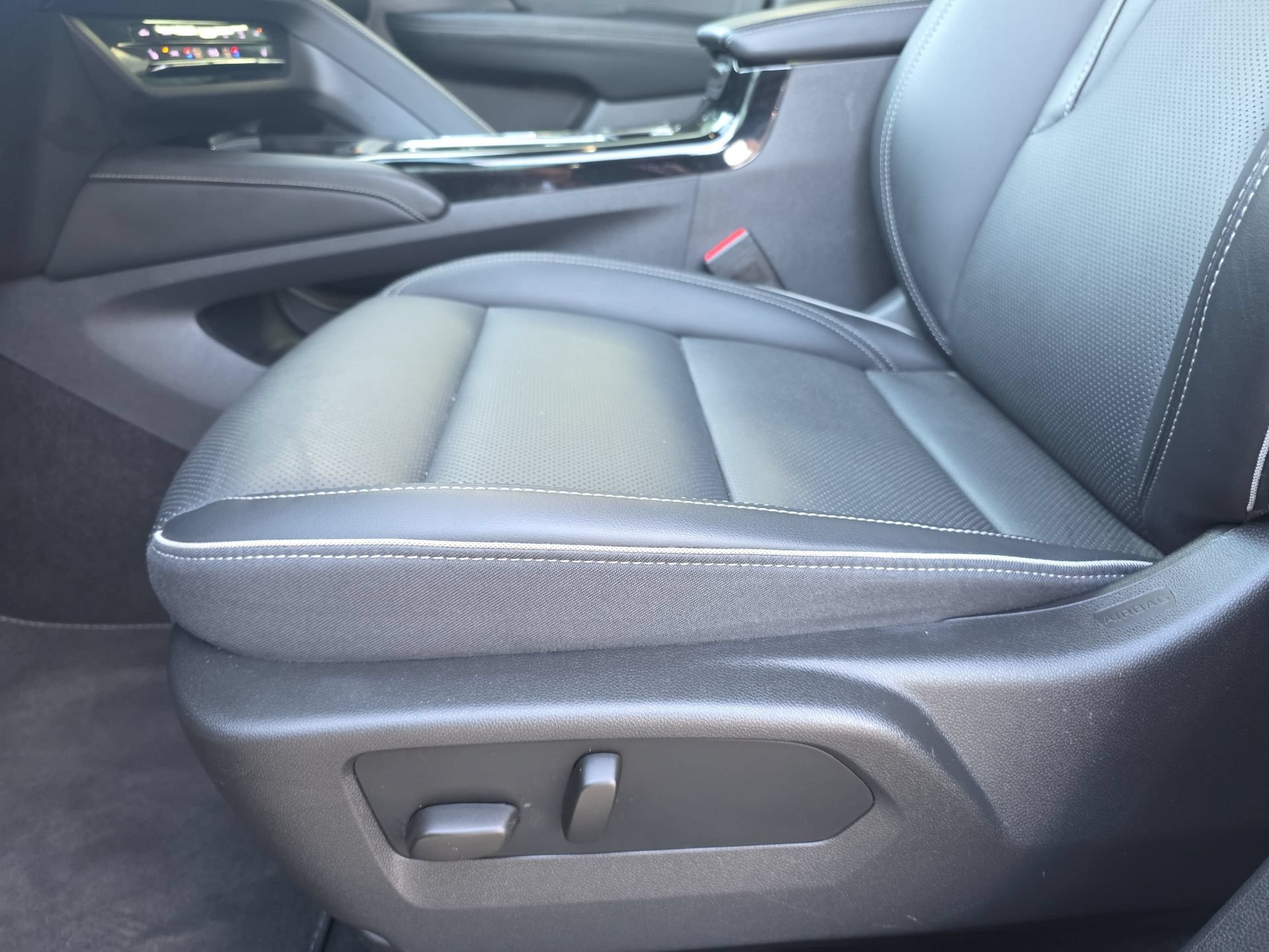 Used 2023 Buick Envision Essence FWD image 28
