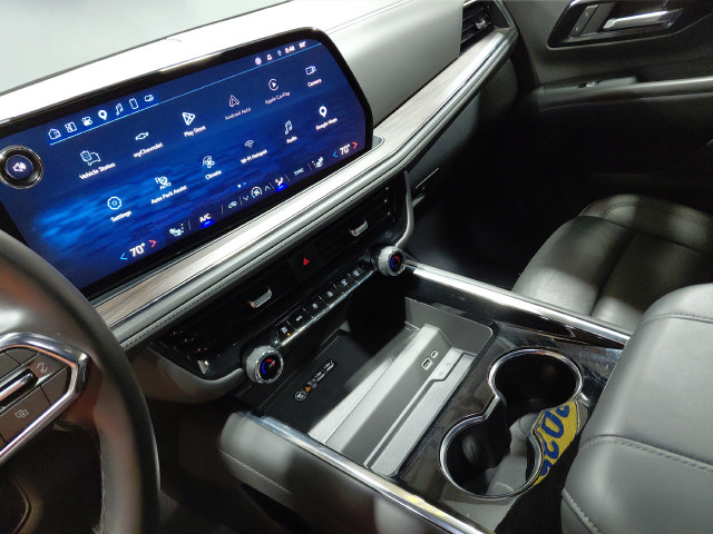 Certified 2025 Chevrolet Suburban Z71 AWD/4WD image 30