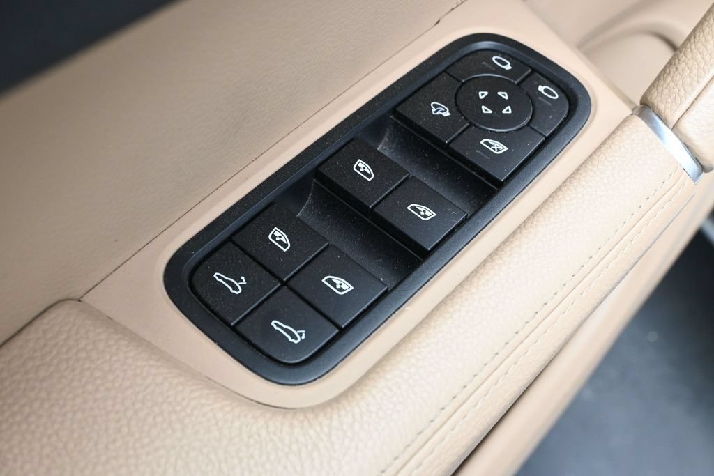Certified 2022 Porsche Cayenne AWD/4WD image 9