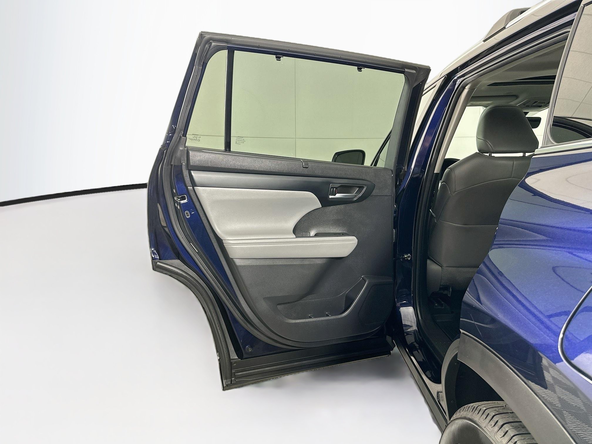 Used 2023 Toyota Highlander XLE FWD image 27