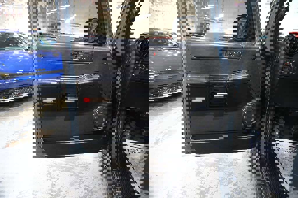 Used 2005 HUMMER H2 w/ Preferred Equipment Group image 16