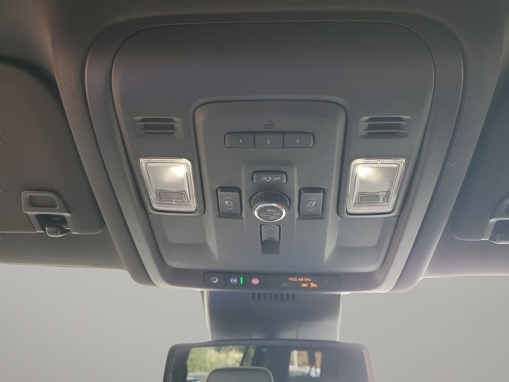 Used 2023 Chevrolet Suburban Premier image 40