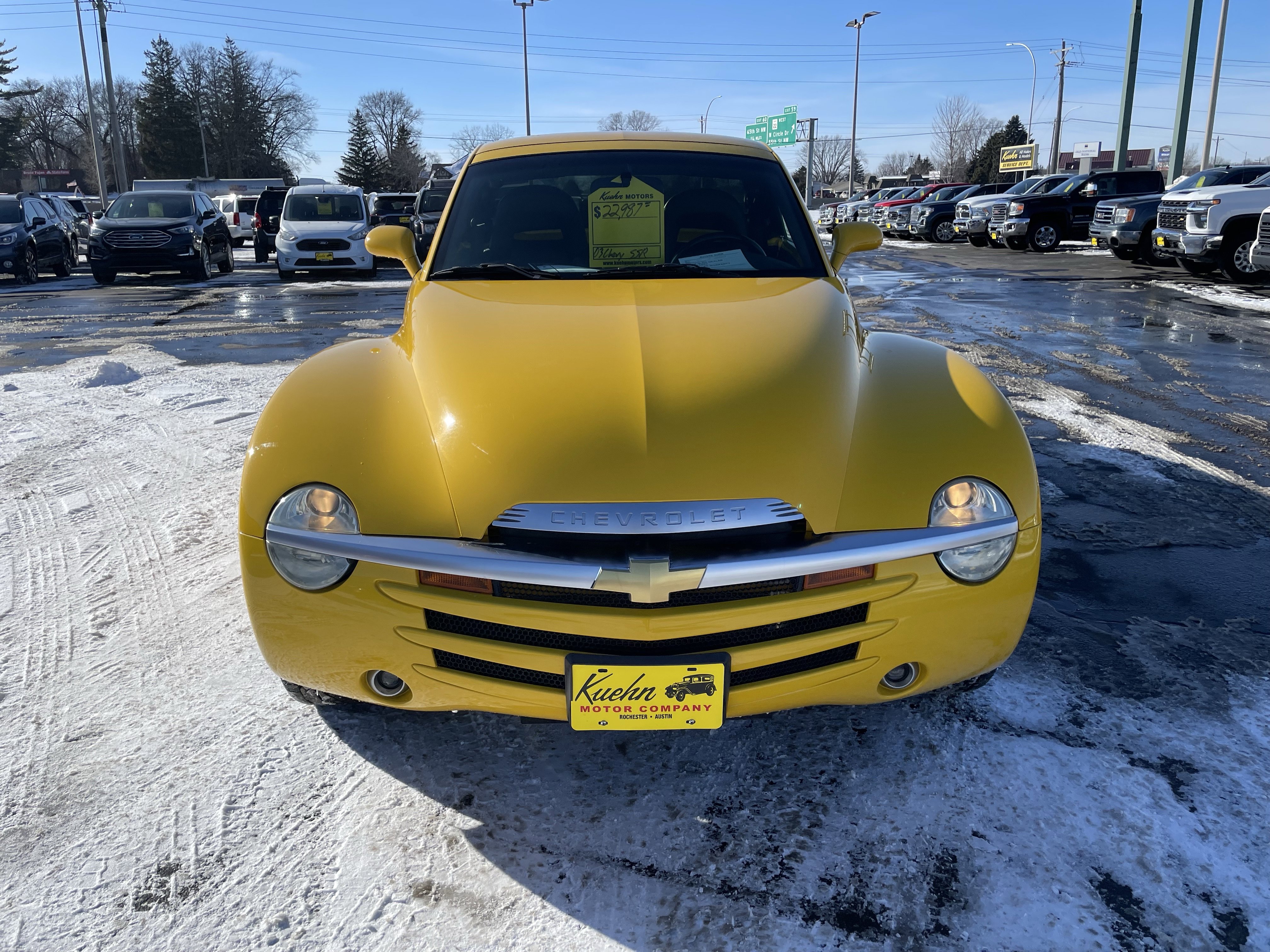 Used 2003 Chevrolet SSR w/ Preferred Equipment Group RWD image 3