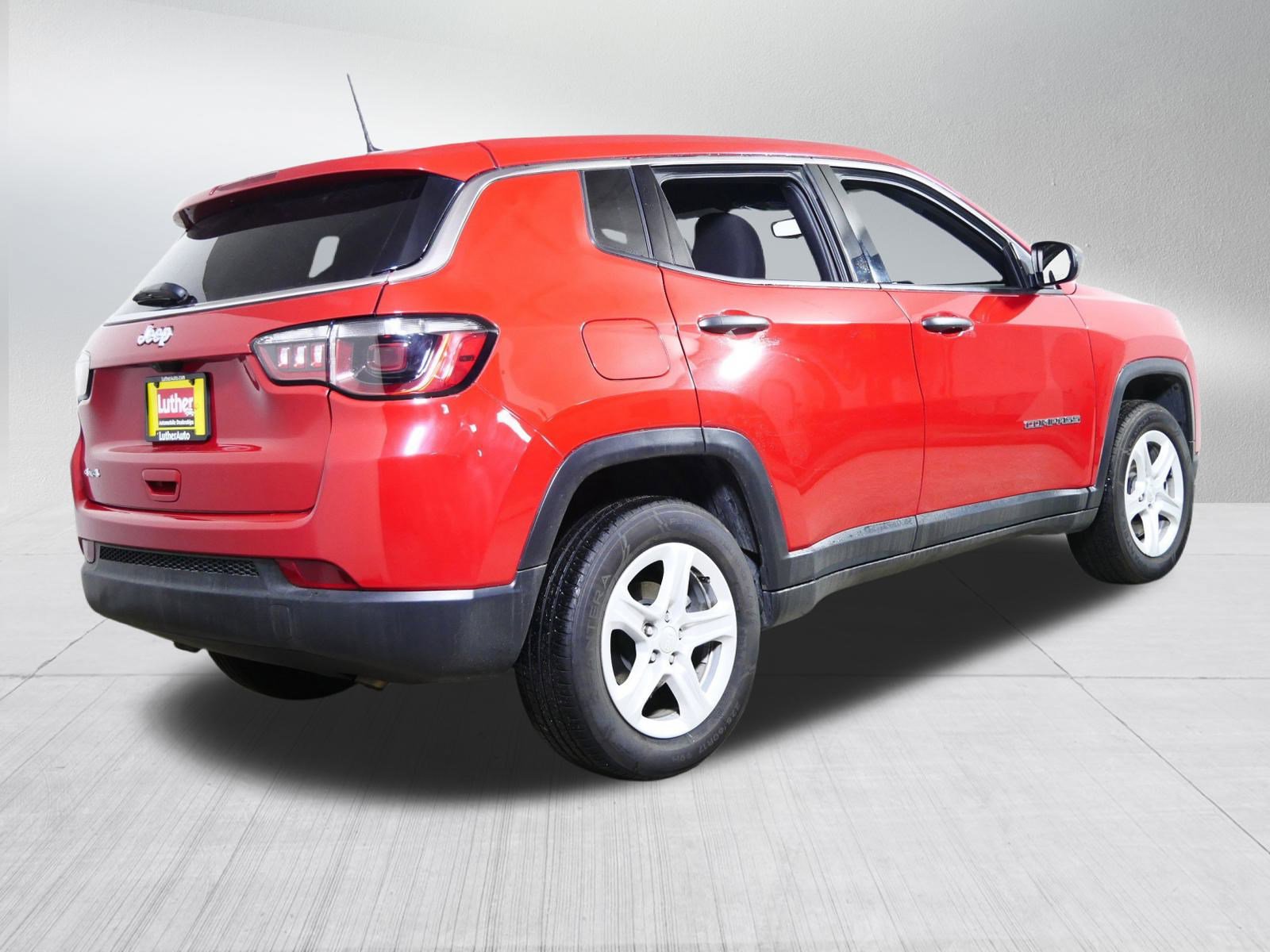 Used 2023 Jeep Compass Sport image 7