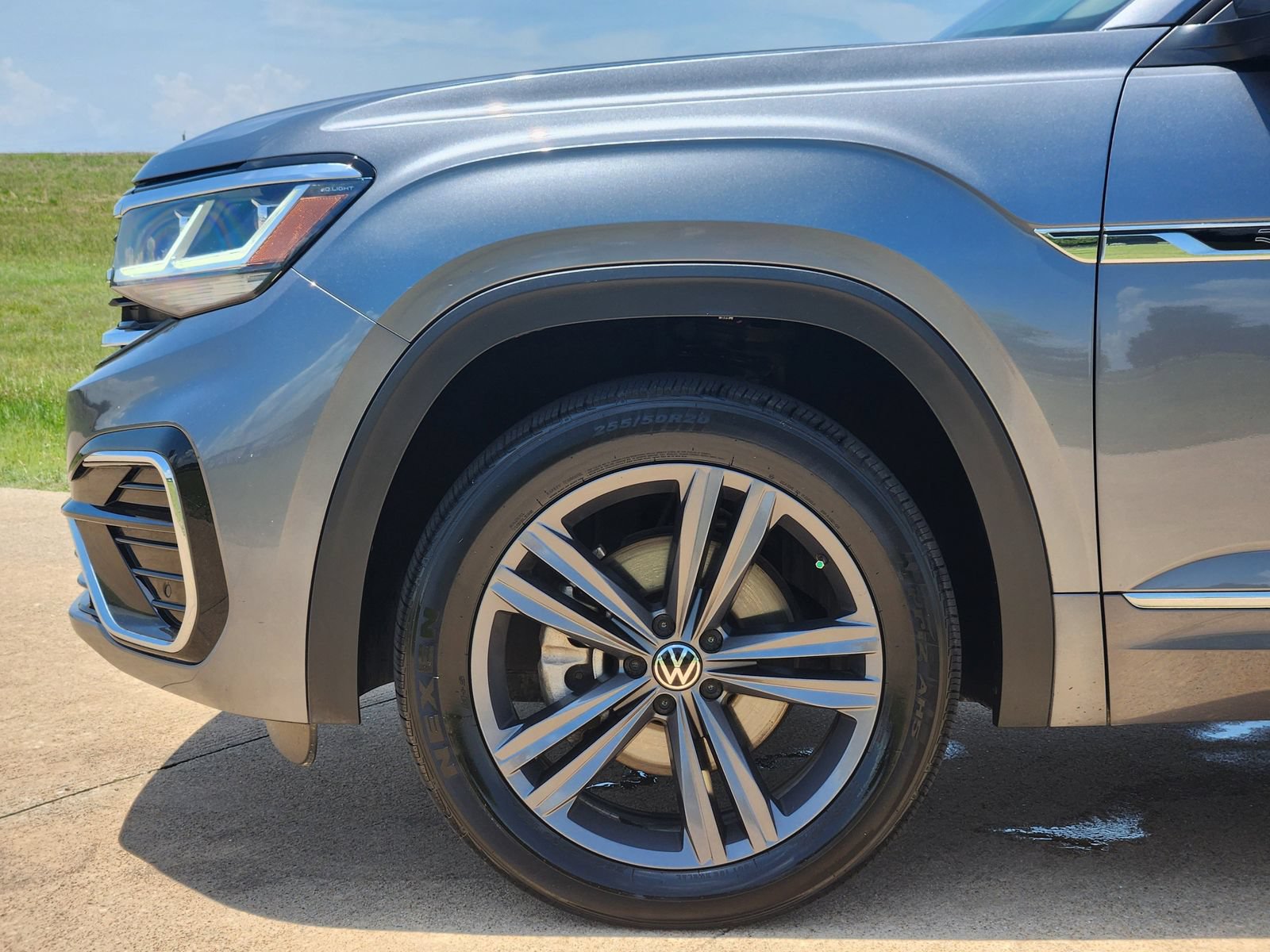 Used 2022 Volkswagen Atlas SEL R-Line AWD/4WD image 13
