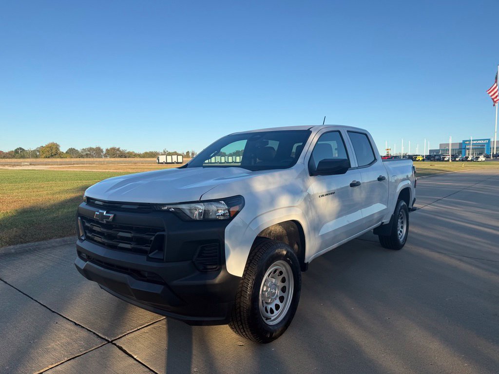Used 2025 Chevrolet Colorado W/T w/ Advanced Trailering Package RWD image 8
