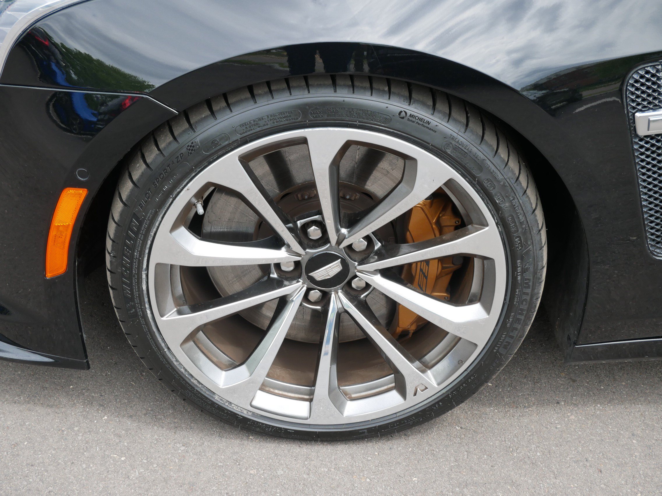 Used 2016 Cadillac CTS V w/ Luxury Package RWD image 4