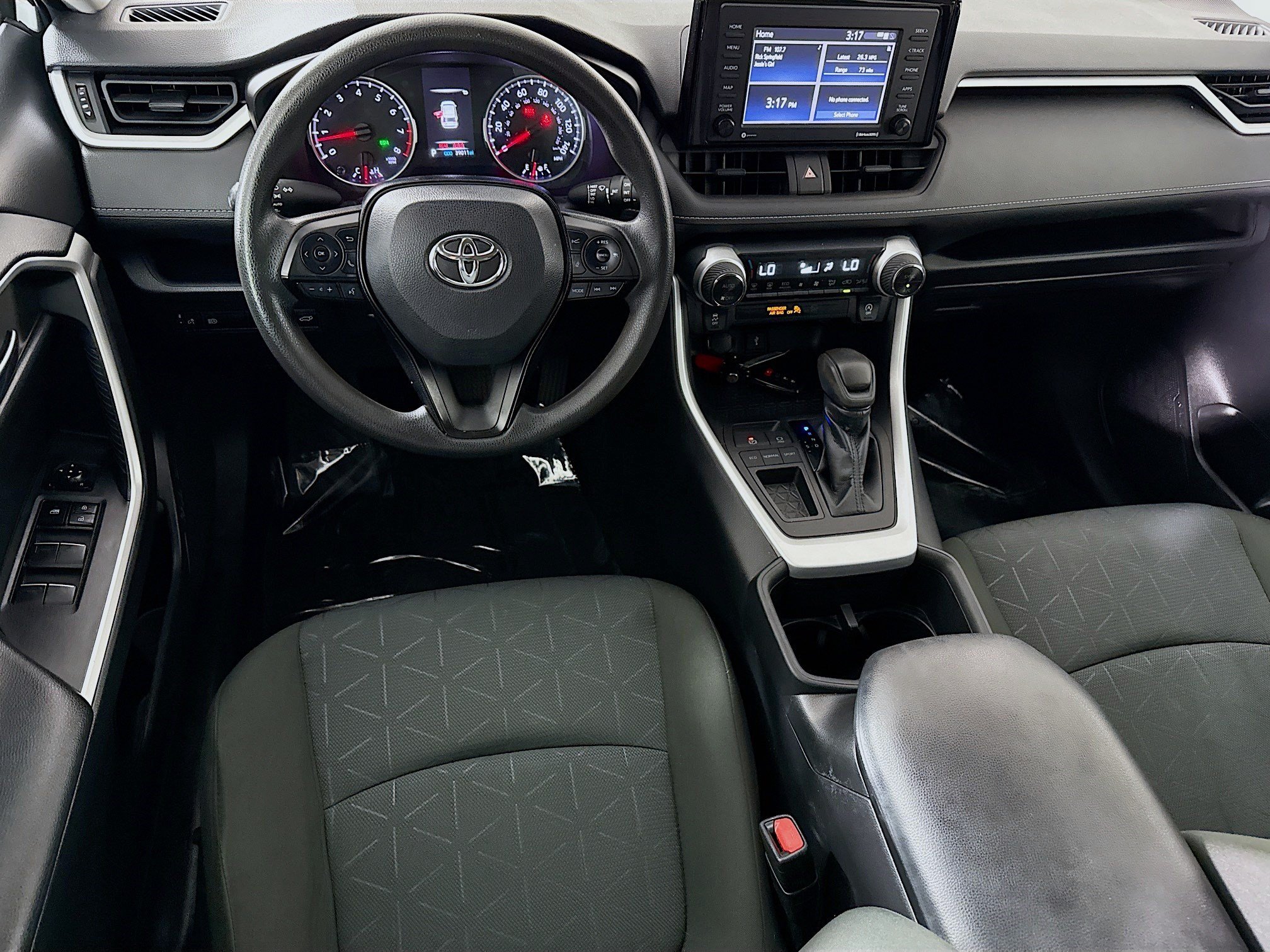 Used 2022 Toyota RAV4 XLE w/ Convenience Package FWD image 17