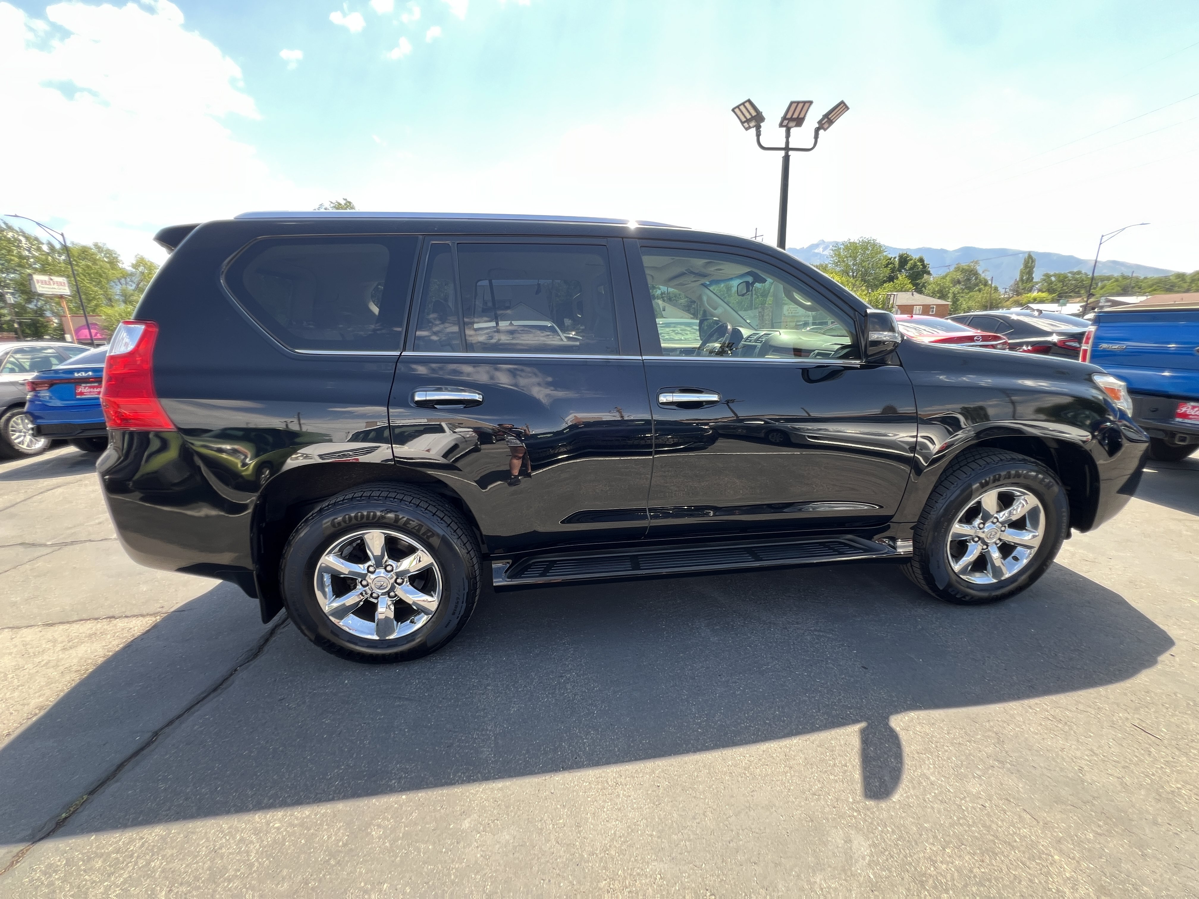 Used 2011 Lexus GX 460 w/ Convenience Pkg AWD/4WD image 4