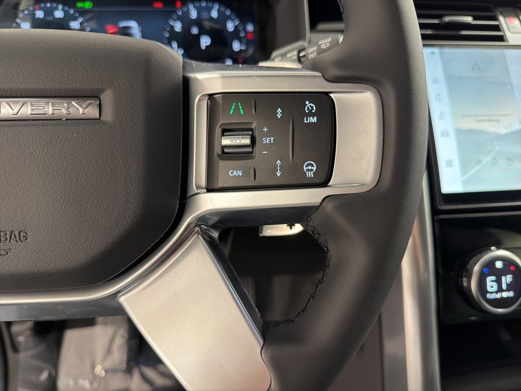 New 2025 Land Rover Discovery S image 13