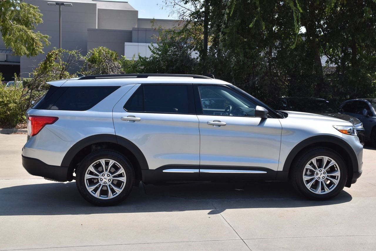 Used 2023 Ford Explorer XLT w/ Equipment Group 202A AWD/4WD image 6