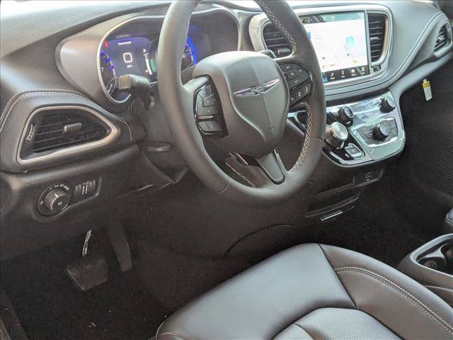 New 2026 Chrysler Pacifica Select w/ S Appearance Package AWD/4WD video 3