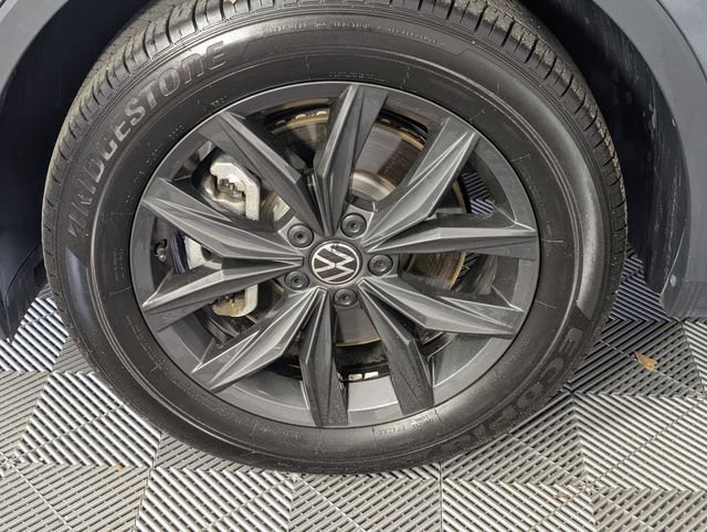Used 2024 Volkswagen Tiguan SE image 8