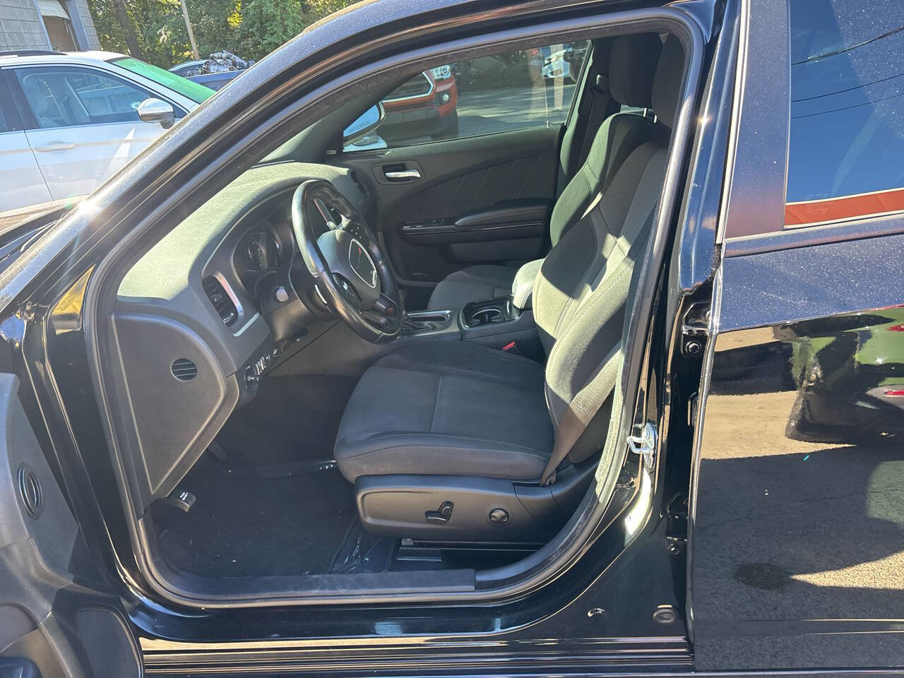 Used 2022 Dodge Charger SXT w/ Blacktop Package image 9