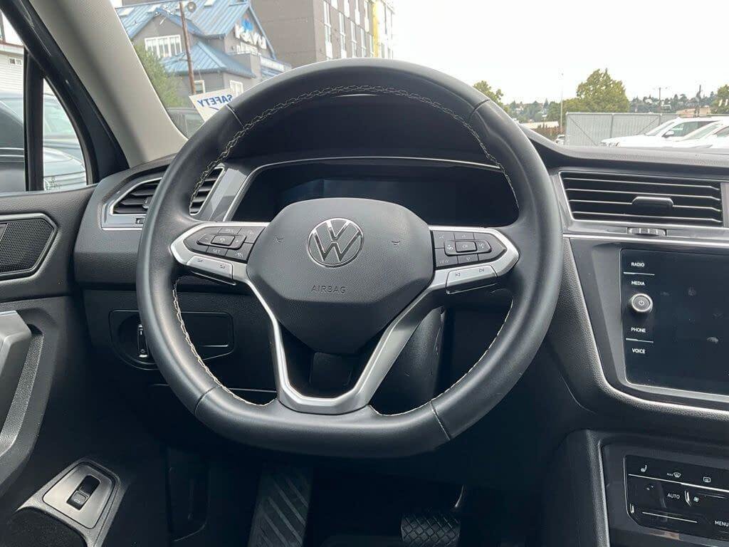 Used 2022 Volkswagen Tiguan SE AWD/4WD image 20