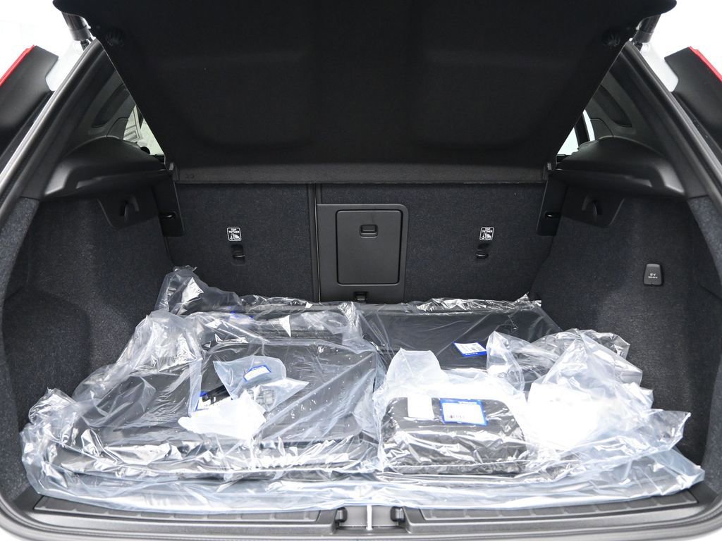 New 2026 Volvo XC40 B5 Ultra w/ Protection Package Premier image 25