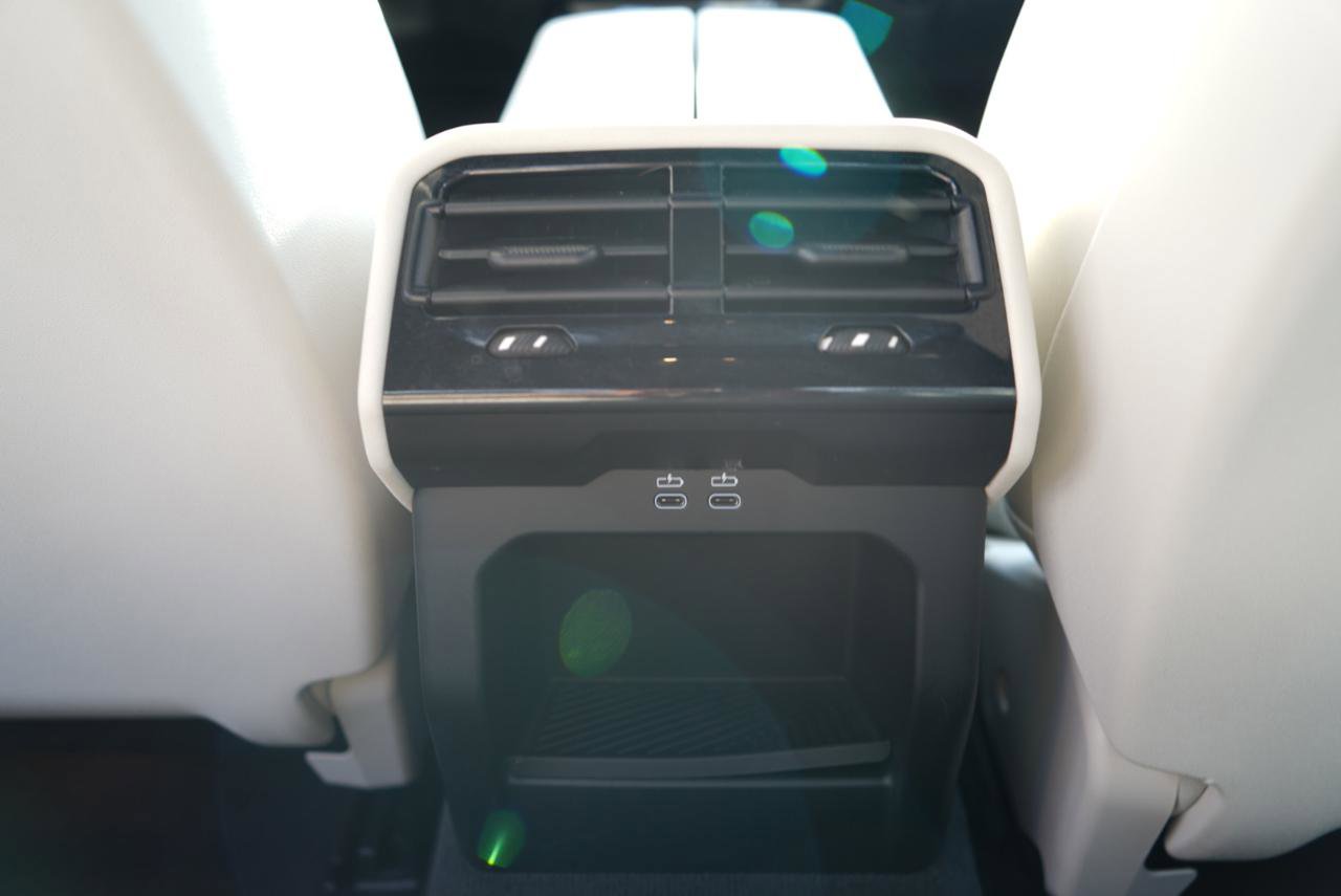 Used 2024 BMW 530i xDrive 530i xDrive Sedan w/ Convenience Package image 46