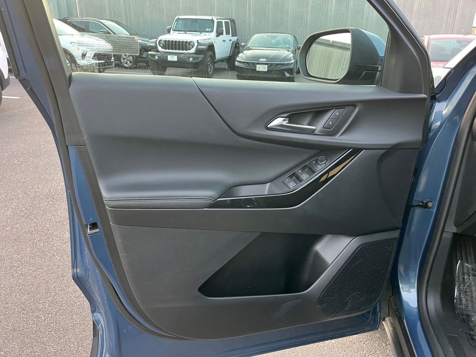 Used 2025 Chevrolet Equinox LT image 20