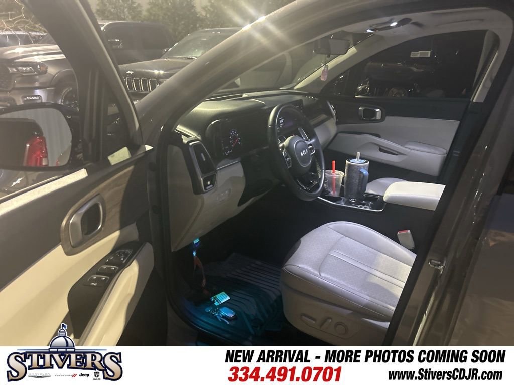 Used 2022 Kia Sorento EX w/ Panoramic Sunroof Package image 10