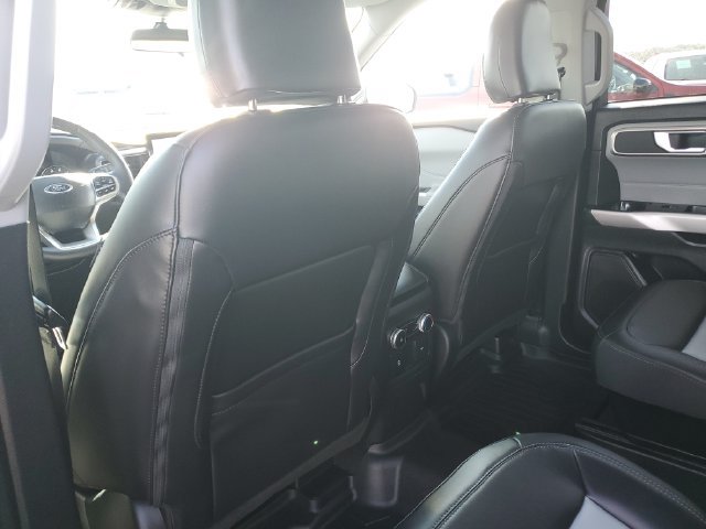 Used 2024 Ford Explorer XLT w/ Equipment Group 202A AWD/4WD image 15