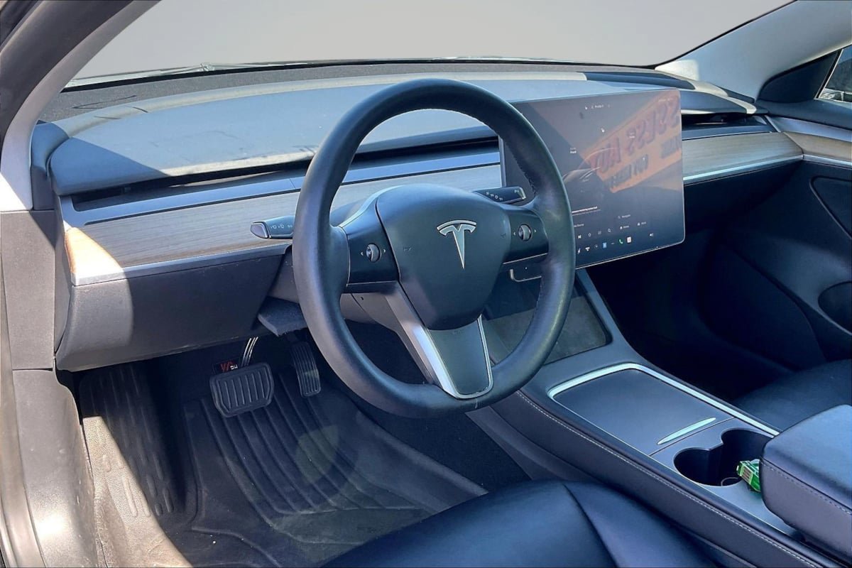 Used 2023 Tesla Model 3 Standard Range RWD image 13