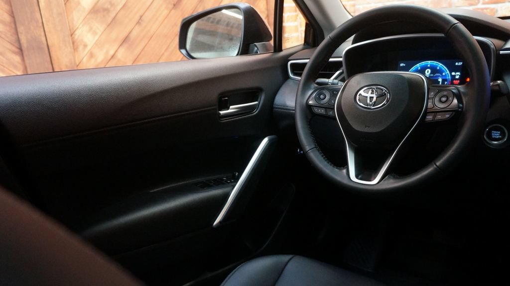 Used 2023 Toyota Corolla Cross XLE w/ Convenience Package AWD/4WD image 33
