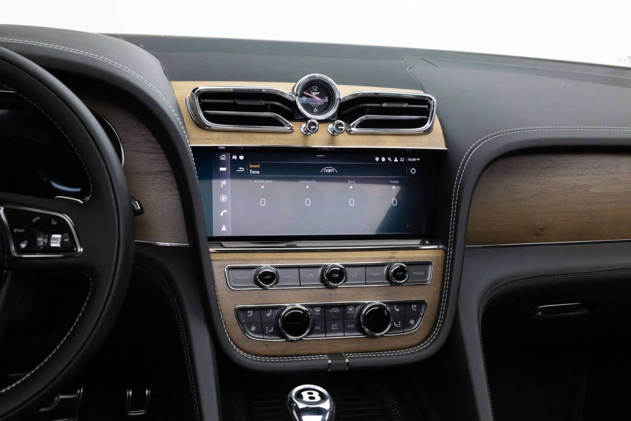 Used 2023 Bentley Bentayga Extended Wheelbase AWD/4WD image 16