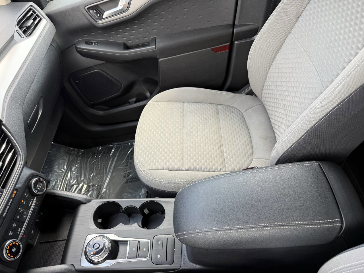 Used 2020 Ford Escape SE image 22