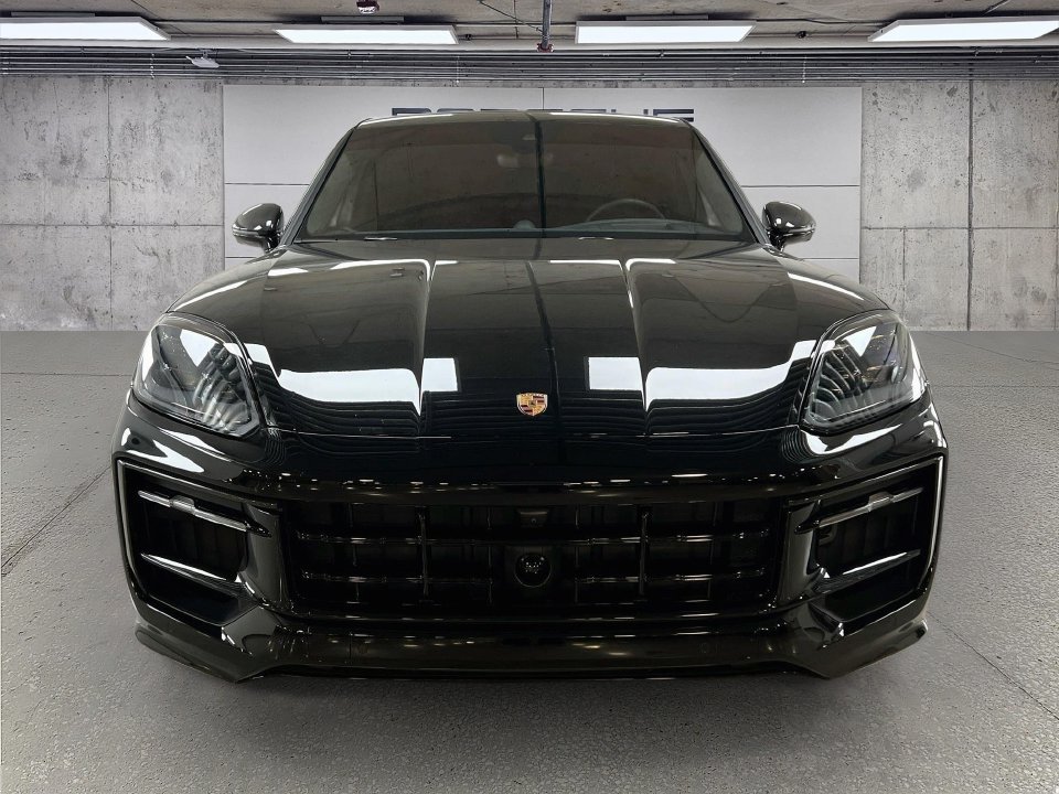 Certified 2025 Porsche Cayenne GTS AWD/4WD image 6
