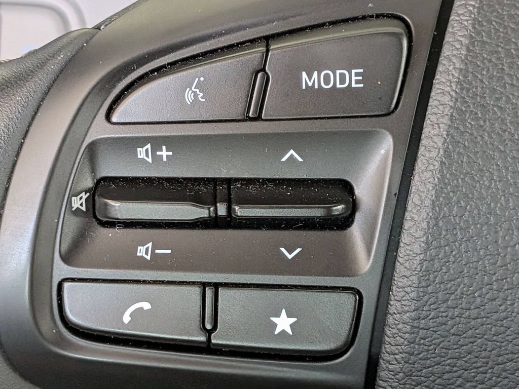 Used 2025 Hyundai Venue SEL FWD image 26
