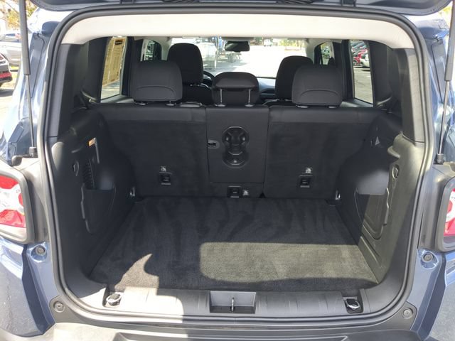 Used 2022 Jeep Renegade Latitude w/ Convenience Group AWD/4WD image 12